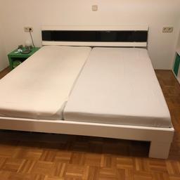 Ich verkaufe mein Bett 180x200 mit Matratzen + ein Matratzenschoner.
Das Bett ist in gutem Zustand. Auf den Matratzen schläft man sehr gut.
Wenn gewünscht, können meine vorhandenen Spannbetttücher ebenfalls mitgenommen werden.