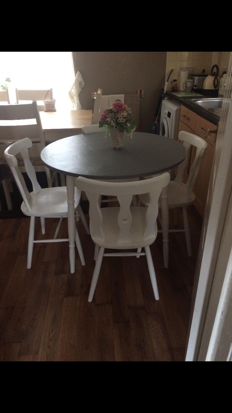Shabby chic style dining table and chairs in OL9 Oldham für £ 80,00 zum