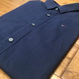A smart, slim fit , Tommy Hilfiger shirt, in a stretch cotton material. The shirt is ‘black iris’ in colour (Navy)

The shirt is sized Large in a slim fit.

The shirts smartly hosts it’s Red/White/Blue logo on the breast along with their signature tape inside neckline

The shirt is in great condition. 8/10

Bargain £22.50

#TommyHilfiger