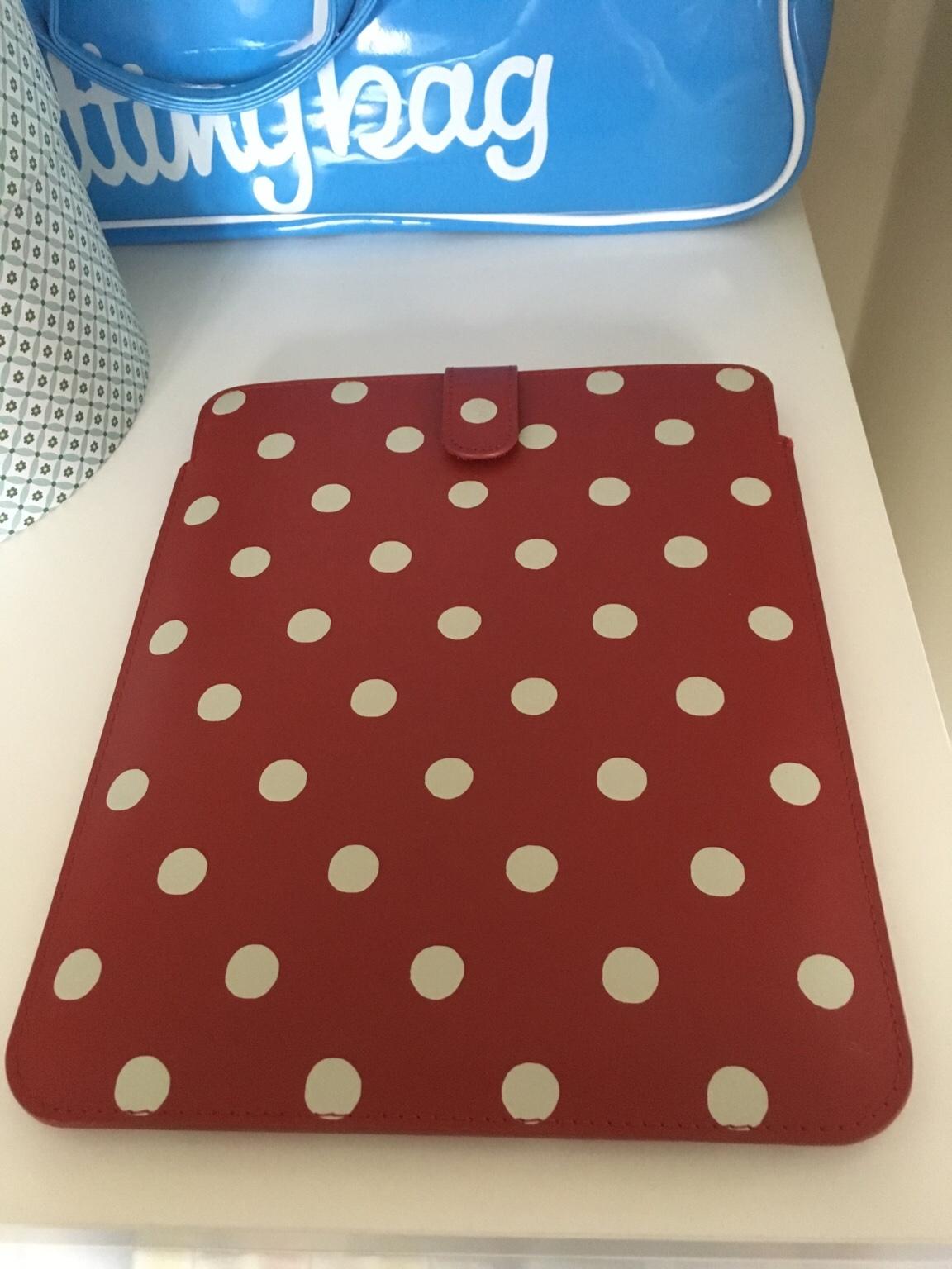 Cath Kidston red spot leather large iPad case in NN11 Daventry für 10