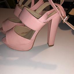 high heels in Größe 37 in rosa . 
Sandaletten kaum getragen
Riemchen Pumps