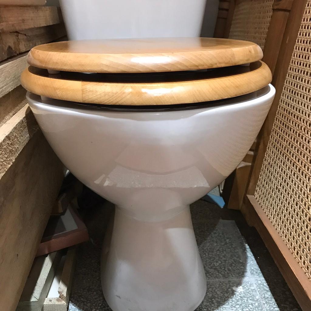 Jewson toilet and wooden seat in North West Leicestershire für 20,00