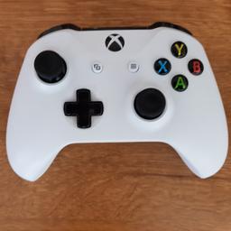 Xbox one controller in excellent condition about 2 months old