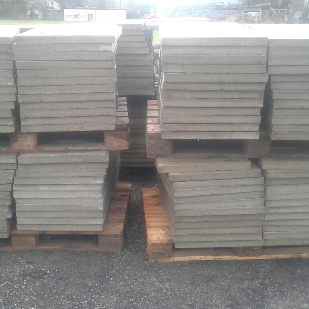 Betonplatten gebraucht 50/50/4,2cm stark in 6713 Ludesch für € 300,00