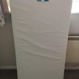 Mothercare mattress waterproof, size 120x60 in very good condition
Smoke and pet free
Collecting only