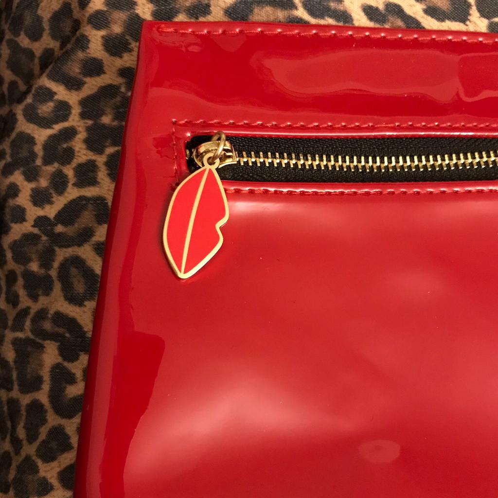 YSL necessär helt ny oanvänd in 11232 Stockholm for SEK 100.00 for sale