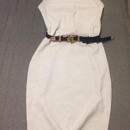 Dress is only one time worn
Size L 
Tight design 
Belt doesn’t come with it.