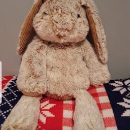 hi my daughters selling alot of her scentsys this is bailey bunny no box can post for 3.95 can pay via bank or paypal fees must be paid
