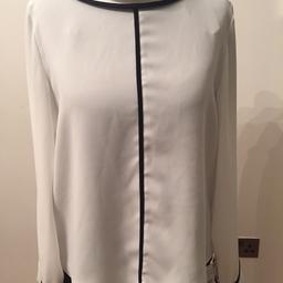Unworn with label
Off White with black trim
Cowl neck collar
Extra Small
Polyester
£6
Postage extra