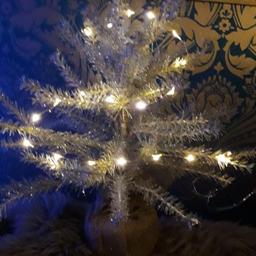 beautiful shimmering pale green and silver table top tree.
battery lights included
collection only