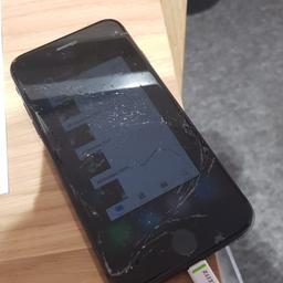 fully working ,cracked front and rear glass screens 64gb locked to vodaphone
easy fix!