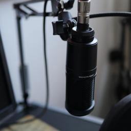 Audiotechnica AT2020 in almost perfect condition. It has a cardioid pattern and it is great for several applications.  It comes with it' original mic holder and soft leather case.

Please, no offers under price shown.

Collection Only.