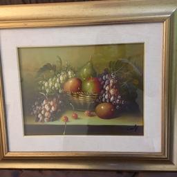 Bellissimo quadro raffigurante un cesto con frutta ..Pittura su tela ..Misura cornice larghezza 63 altezza 53