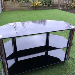 Glass tv stand with a few light scratches but otherwise in good condition, ideal for a 32 inch tv