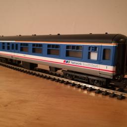 Listing is for 2x lima mk2 coaches in network south east livery 

Both roll great and are in good condition 
One of them is missing a coupling hook 

Please see pictures for condition as they form part of the description 

Selling as moving to N gauge so see other items for more oo gauge 
Any questions just ask 

Postage available