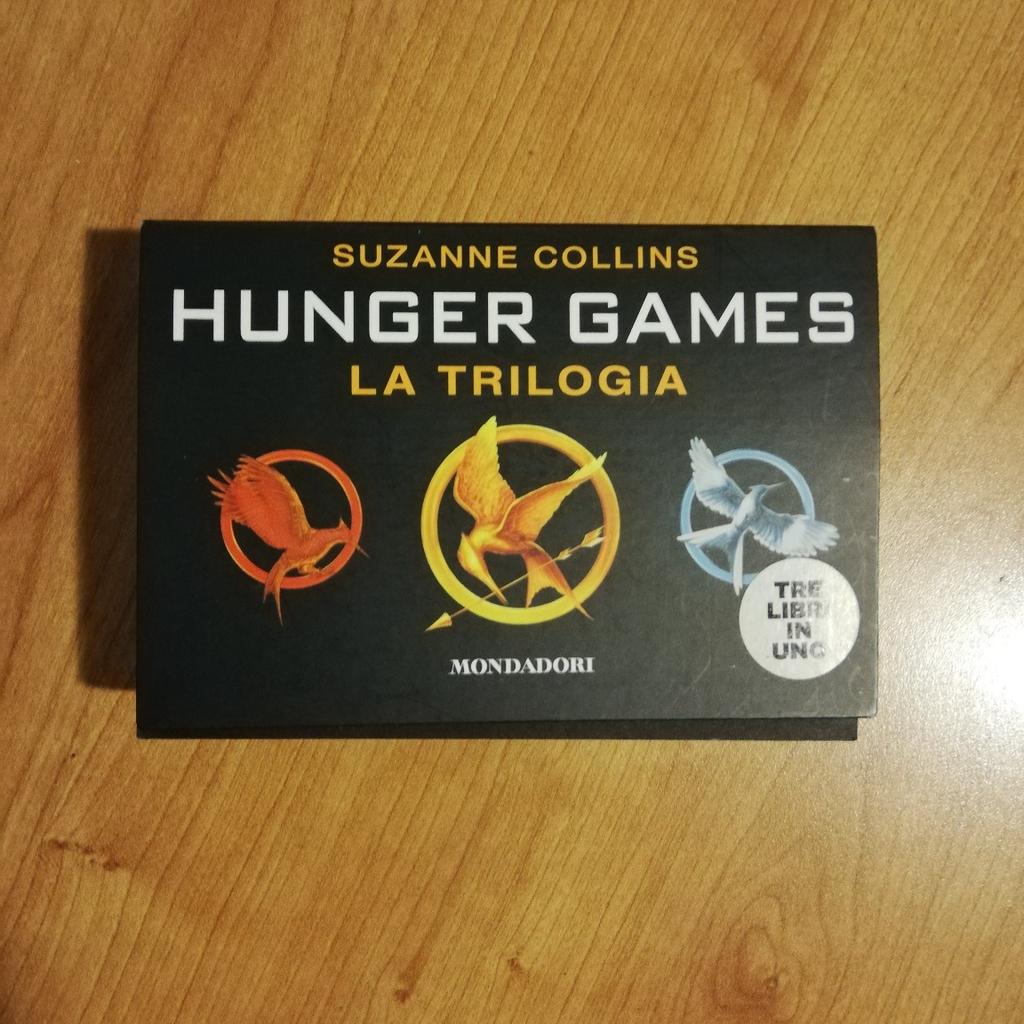 Libro tascabile Hunger games trilogia compact in 00183 Roma for €9.00 for  sale