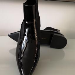 Ladies black patent short boots
Zara size 38/5
Brand new without tags
Wrong size purchased
Collection Hazel Grove. Stockport