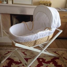 Reduce to sell quickly 
Foldable moses basket.
Used but really in good condition
From pet and smoke free home.
