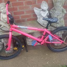 haro bmx, great bike. It has been stripped and rebuilt, so headsets been re-greased, crank and wheels have also been done. Only downside is it doesn't have breaks, apart from that it's a great bike in good condition.
can deliver for a small fee need gone
