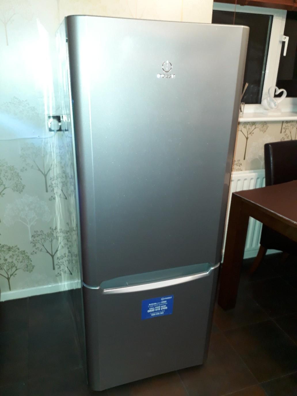 TIAA 10 V SI.1 Nevera con congelador Indesit plata - Tenerife