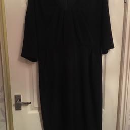 Lovely dark navy dress suitable for work or evening
Lined with slight stretch
Really flattering shape
Zip to split at the back
VGC
Collection only from Swinton or Manchester city centre