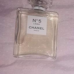 Profumo Chanel 5 n L'eau originale senza scatola purtroppo, 100 ml pieno pari al nuovo, 60€ con spedizione. 