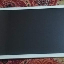 Tablet samsung galaxy tab E (9.6") con scatola e carica batterie, ancora in garanzia comprato 4 mesi fa, nessun graffio, ottime condizioni. 90€ con spedizione. 
