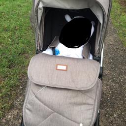 Silver cross wayfarer Chelsea travel system exclusive. Brilliant condition.

*Carrycot
*Car seat ** NEVER BEEN IN ACCIDENT** with attachments
*Pram (front facing and parent facing)
*Raincovers

Haven’t got photos of car seat or carry cot as they are being looked after by family member so as not to get ruined due to moving.