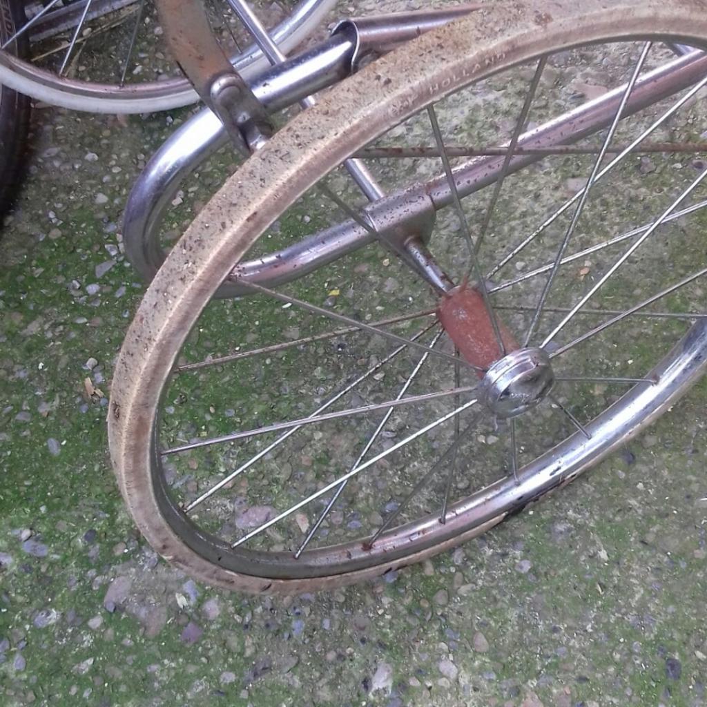 Silver Cross Durham Rose Coach Built pram in LS12 Leeds für 120,00