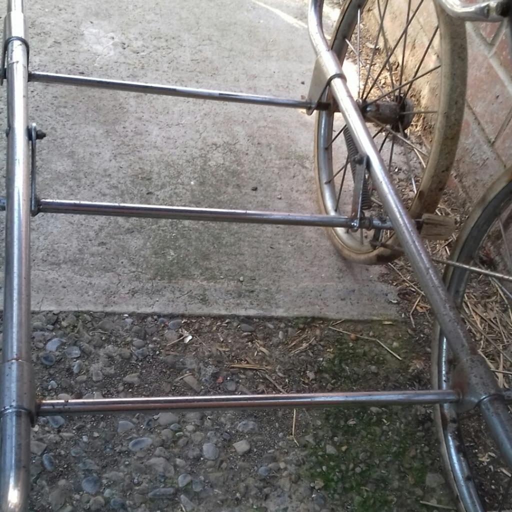 Silver Cross Durham Rose Coach Built pram in LS12 Leeds für 120,00