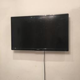selling TV 32" with no remote no stand had it on my wall 100% working order 2x hdmi ports and 1x usb port

can buy universal remote for less than £10
collection only 07539422671