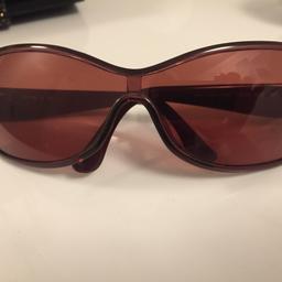 Eine Originale Swarovski Sonnenbrille keine Kratzer fast wie neu, mit Etui, Farbe Brombeere.