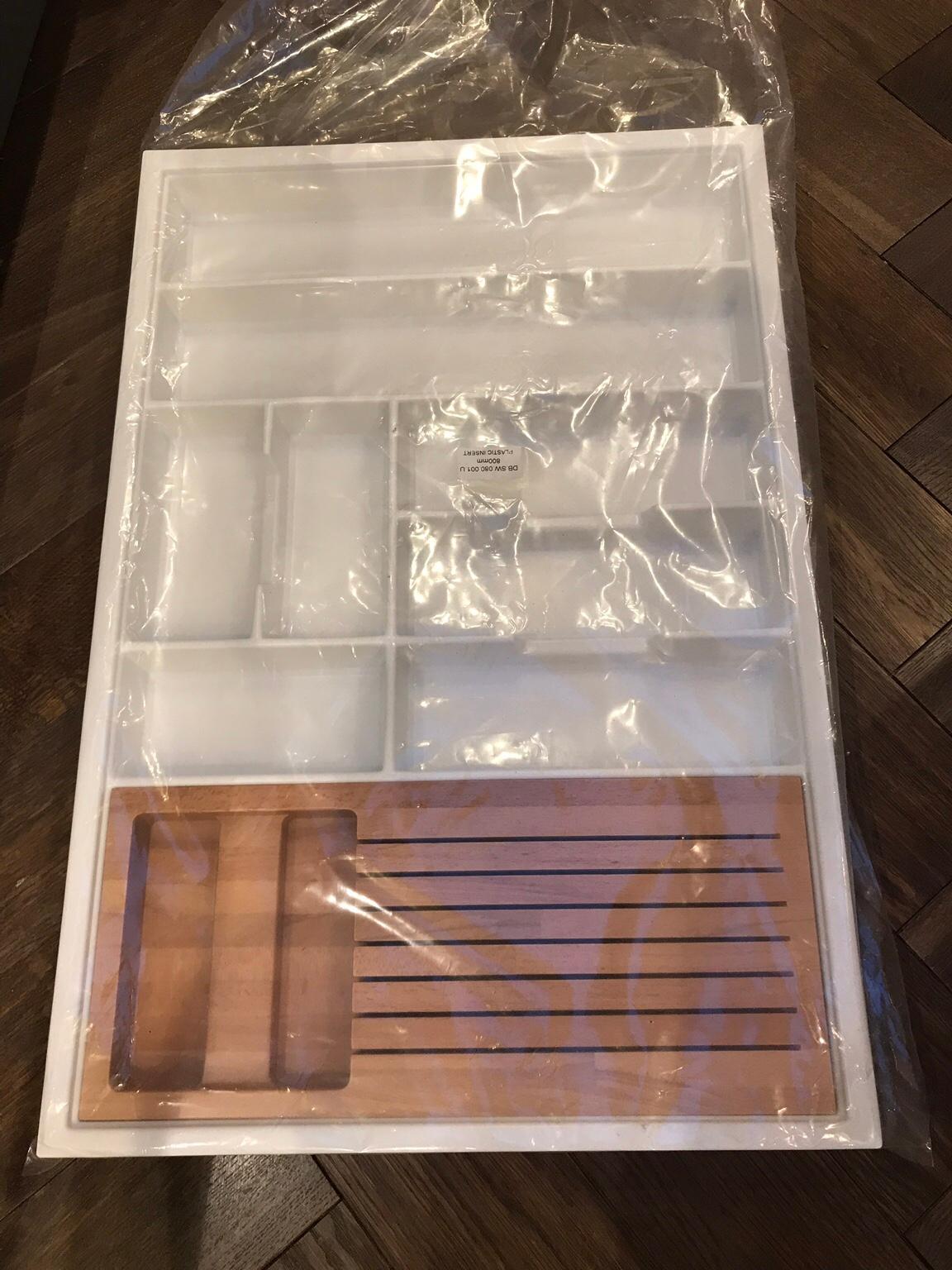 Wren Kitchen Draw insert & wooden knife block in N4 Haringey for £20.00
