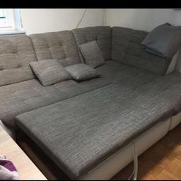 Hallo zusammen , Verkaufe hier ein gebrauchtes Sofa für 250 Euro , hat neue 900 € gekostet .
Hat leichte gebrauchs  Spuren , wie es halt üblich ist , wenn man es 4 Jahre nutzen . Sofa kann mann auch zu einem Bette aufklappen . (Siehe Bilder)