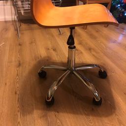 Wooden sit and metal legs on the weals
Up and down shaft,
Very good condition 