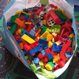 Verkaufe eine riesen große Tasche Lego Duplo da mein Sohn damit nicht mehr spielt.Es sind eine ganze menge Schienen und paar Züge mit dabei.

Nur Selbstabholer