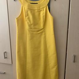 sehr schönes gelbes Kleid von Ralph Loren in Größe 6 ( zwischen 38-40) 

Länge 96cm 

Nur einmal getragen!!!!