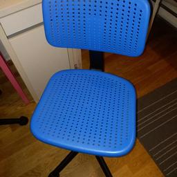 blå höj och sänkbar stol