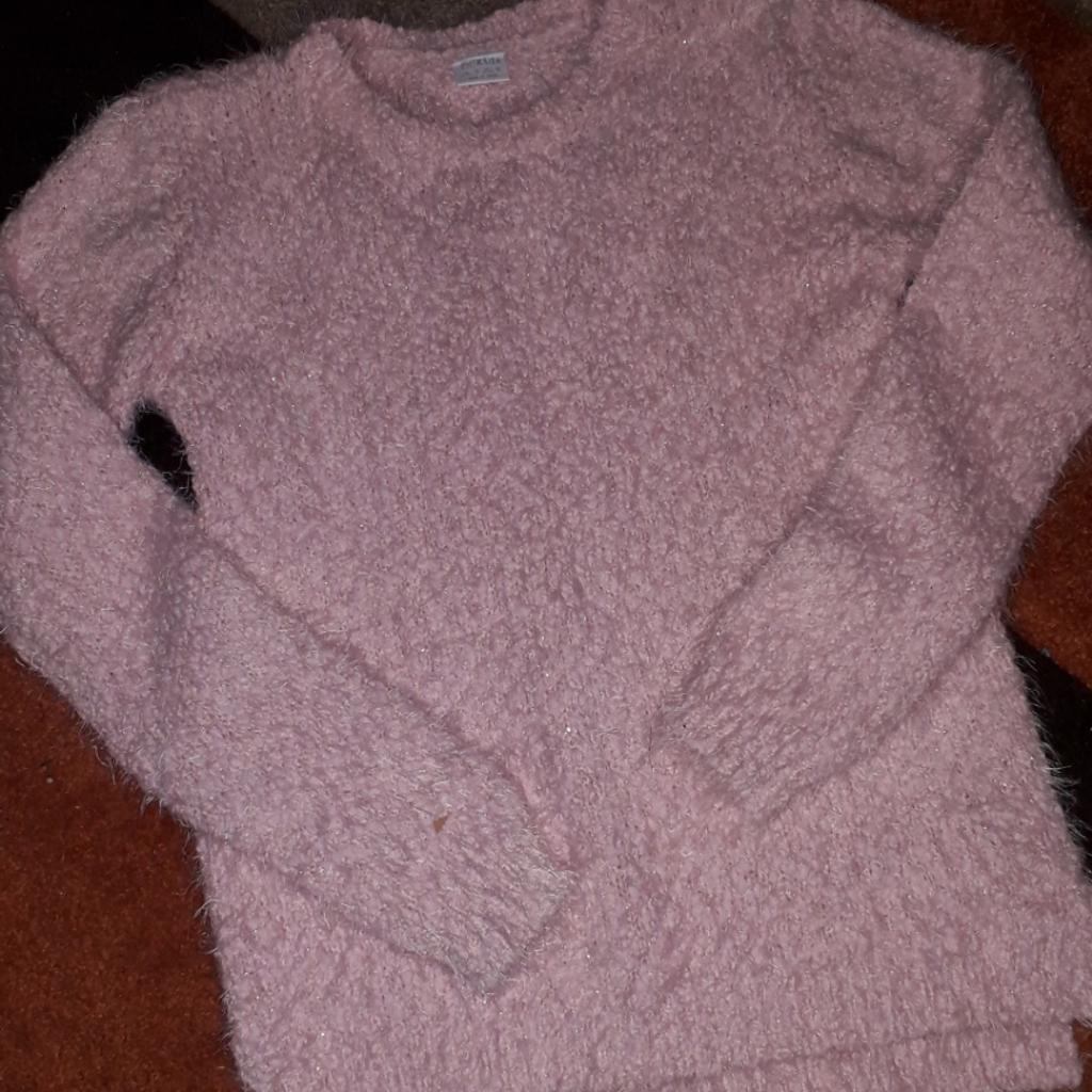 Girls baby pink fluffy jumper age 13-14yrs £2.collect only