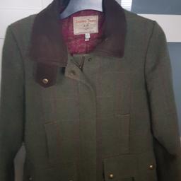 Beautiful size 12 quality Tom Joules smart jacket. Sadly too small now & far to nice to sit in the wardrobe