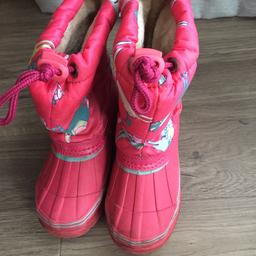 fantastic condition worn few time only
snow boots size 9UK
smoke pet home free
collection Mitcham CR4