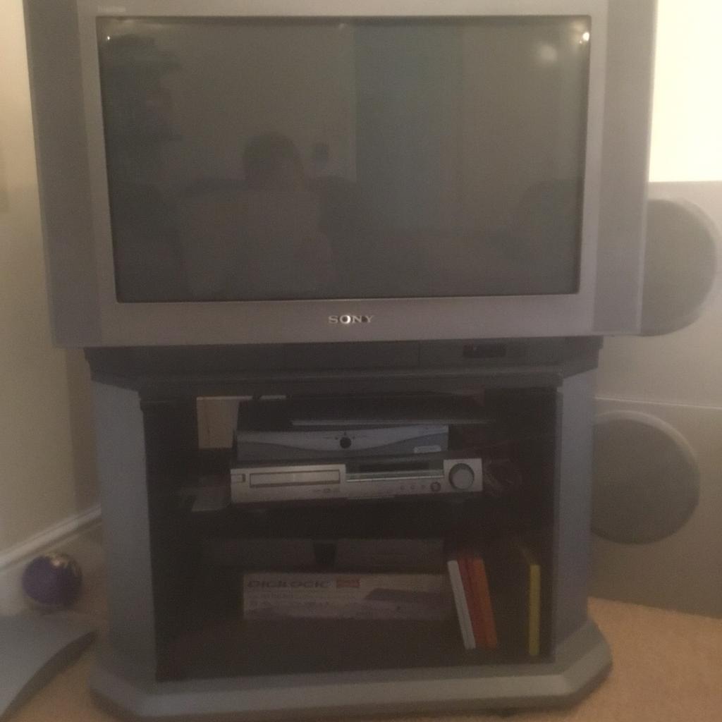 Sony 28 inch tv, dvd surround sound freeview in North Kesteven for £30.