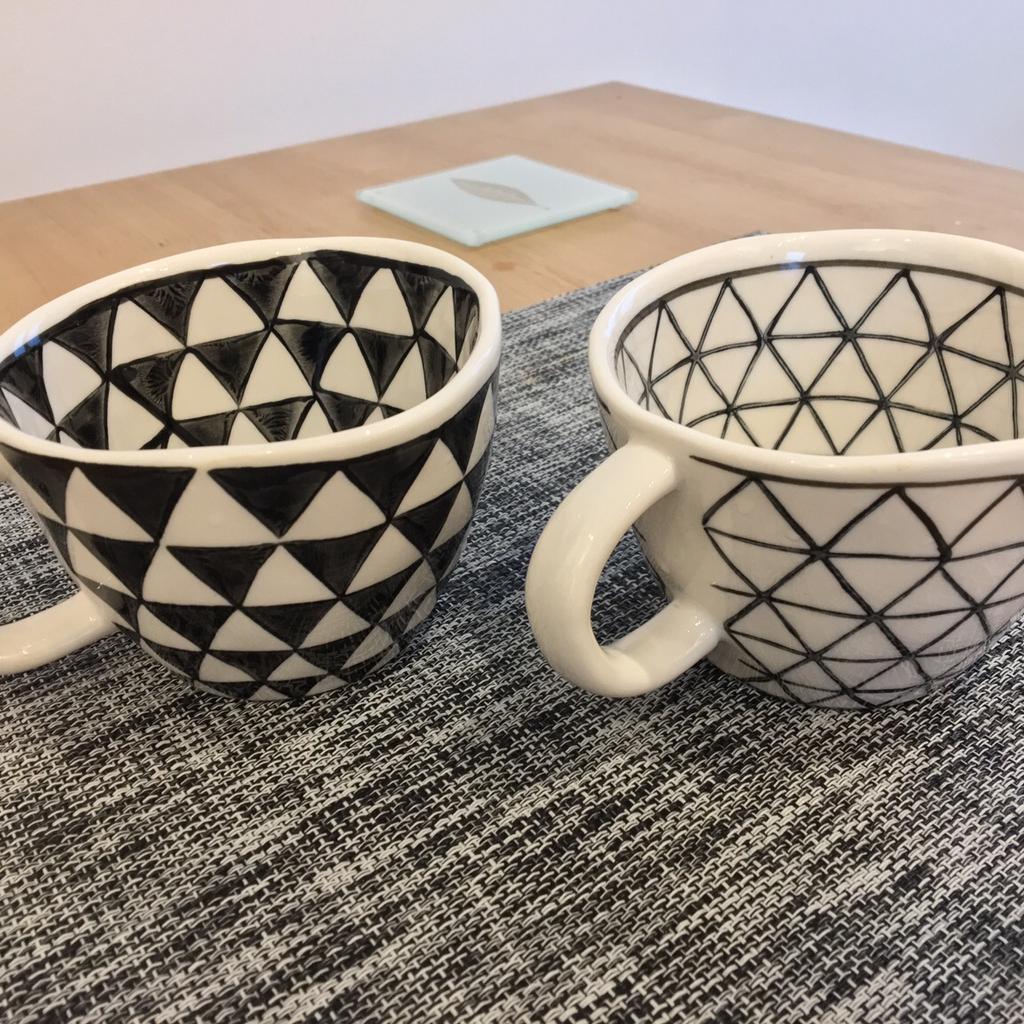 Two Old Pottery Company Mugs in SW18 Wandsworth für 4,00 £ zum Verkauf