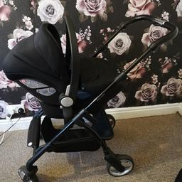 Sliver cross wayfarer in brilliant condition come with car seat carry cot older unit all adapted bag and rain cover fram no scratches pick up