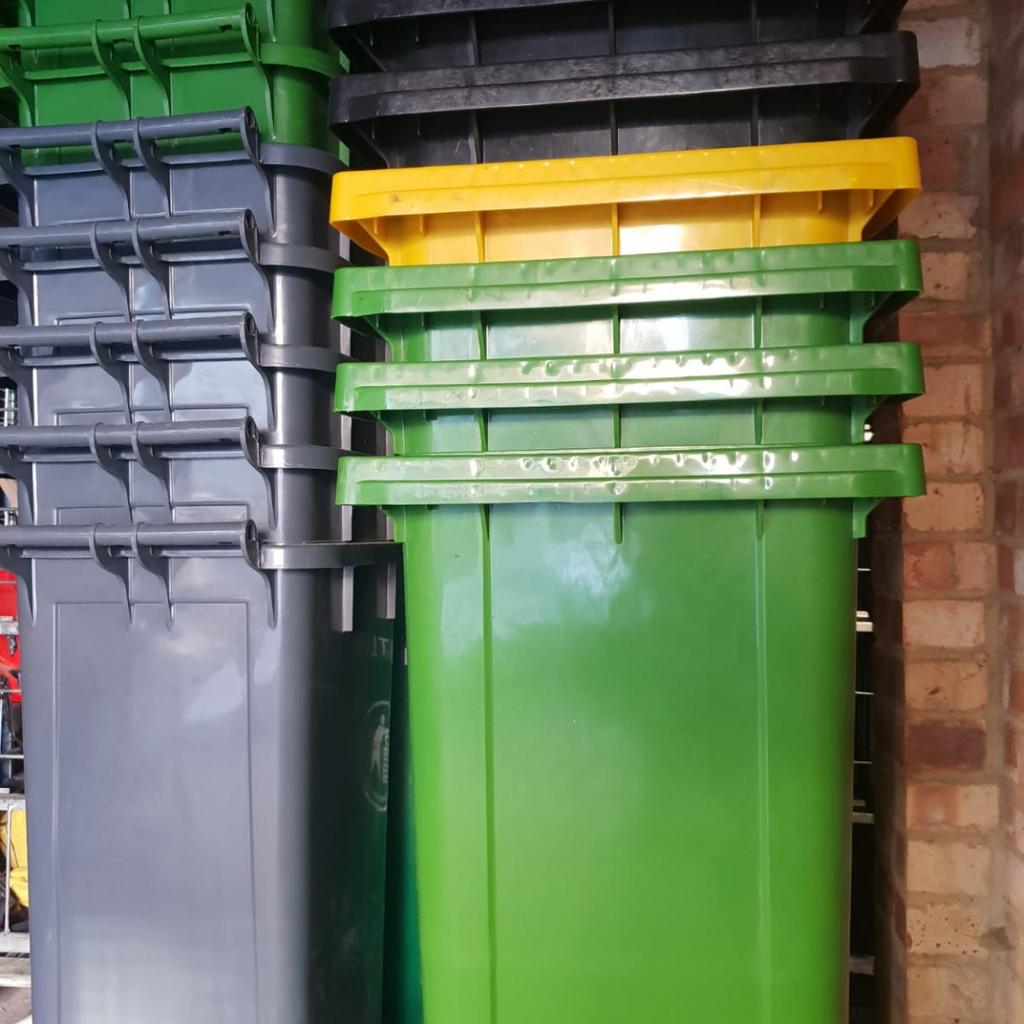 wheelie bins in SE9 Bromley für £ 37,00 zum Verkauf Shpock AT