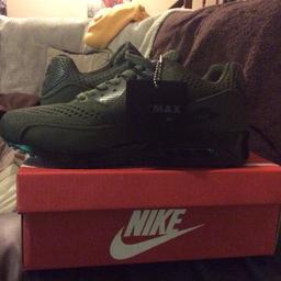 Size 8 Nike air max 90 in army green and black
Nice looking brand new no offers 35 will  deliver
Local