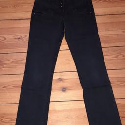Verkauft wird eine gut erhaltene Jeans der Marke Pepe-Venus in Gr. 29/ 32 ,Farbe schwarz, Versand möglich