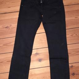 Verkauft wird eine gut erhaltene Jeans der Marke Pepe-Venus in 29/32,Farbe schwarz, Versand möglich