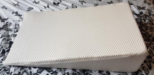 Buy & Sell Leicestershire Hinckley and Bosworth - Photos for Wedge cushion