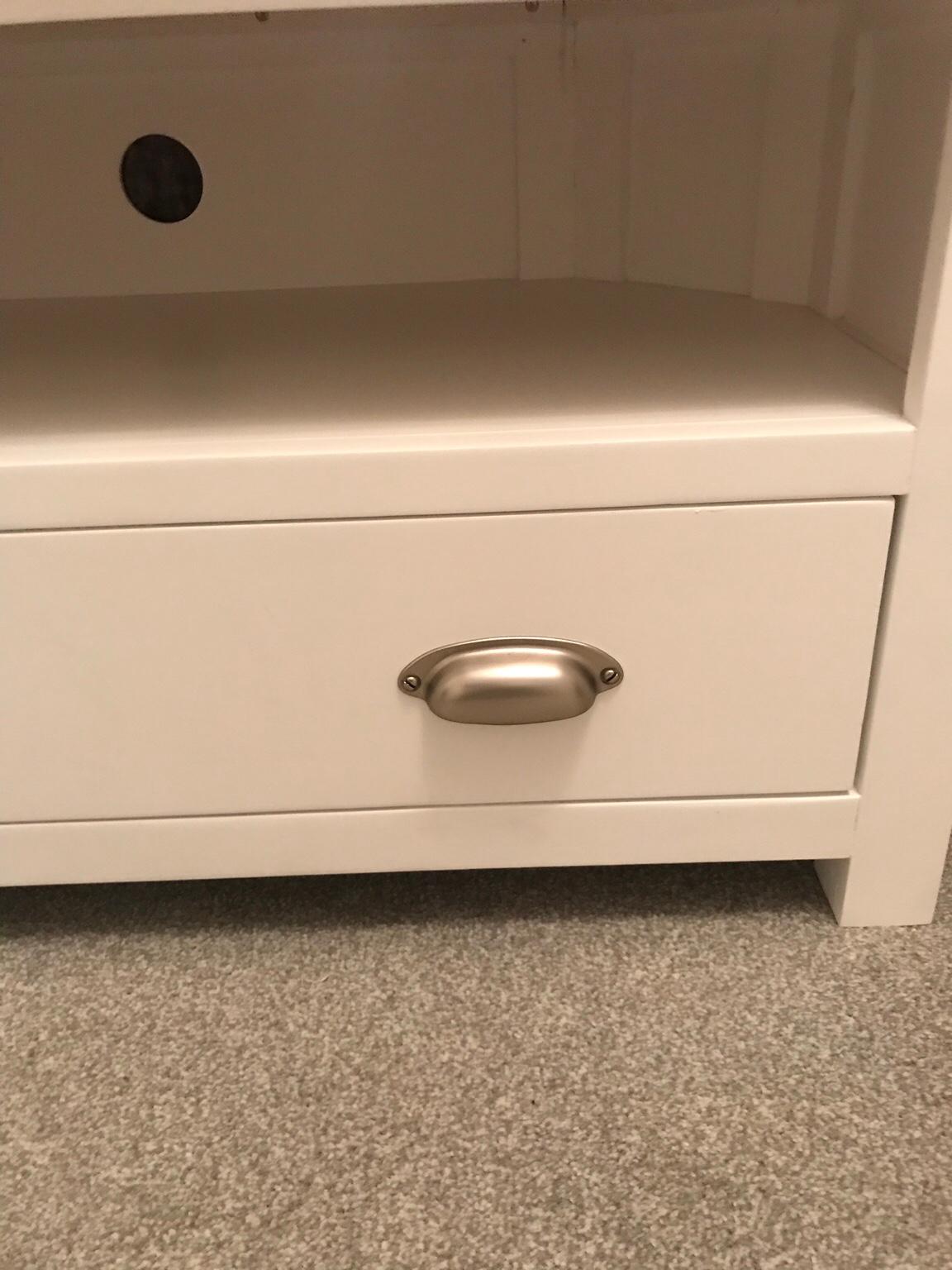 NEW Cotswold Snowhill White Corner TV Unit in Basildon for £150.00 for sale Shpock